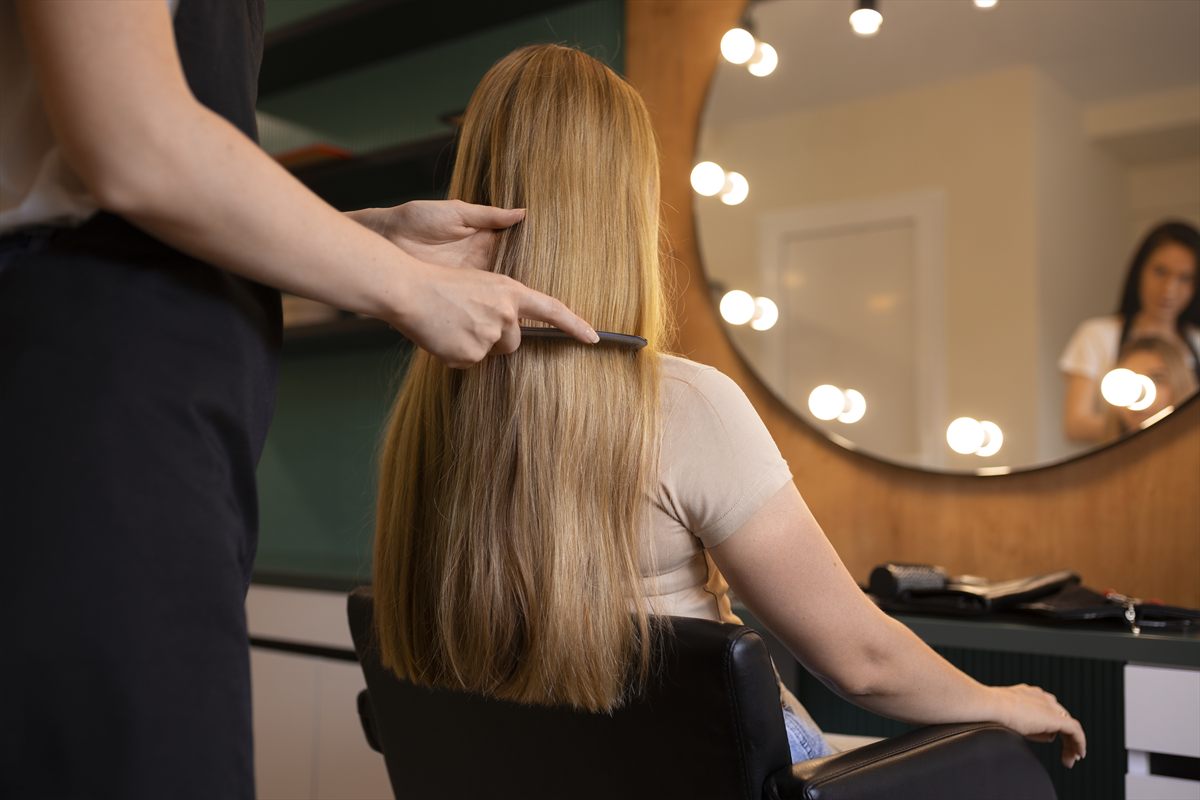 Friseurarbeit im Salon